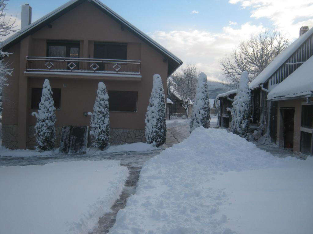 House Pribic Hotel Vrelo Koreničko Kültér fotó